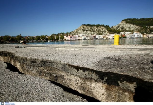 Η γη «κατάπιε» την προβλήτα στο λιμάνι Ζακύνθου – Ζημιές και κατολισθήσεις